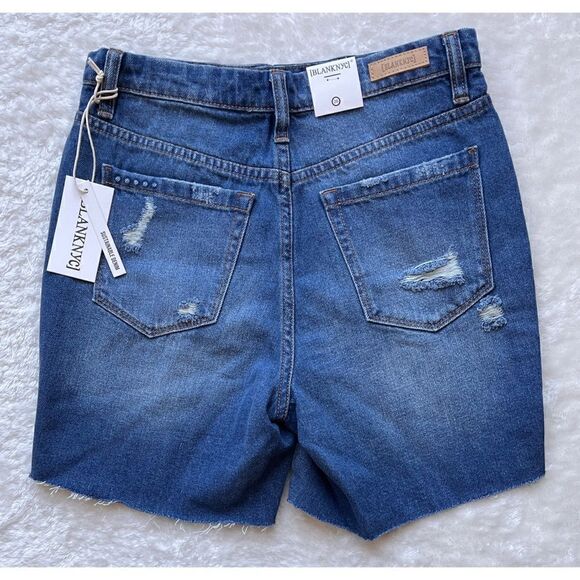 NWT BlankNYC The Warren Distressed Cutoff Jean Shorts in Ground Rules, Size 26 - Picture 9 of 9